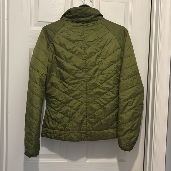 Patagonia Women's Green Puffer Jacket - Picture 6 of 7